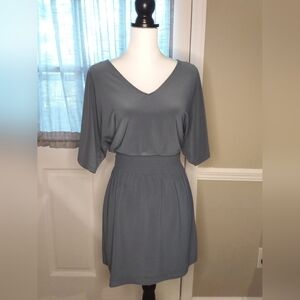 White House Black Market Dress Sz XXS Mini Grey V Neck EUC